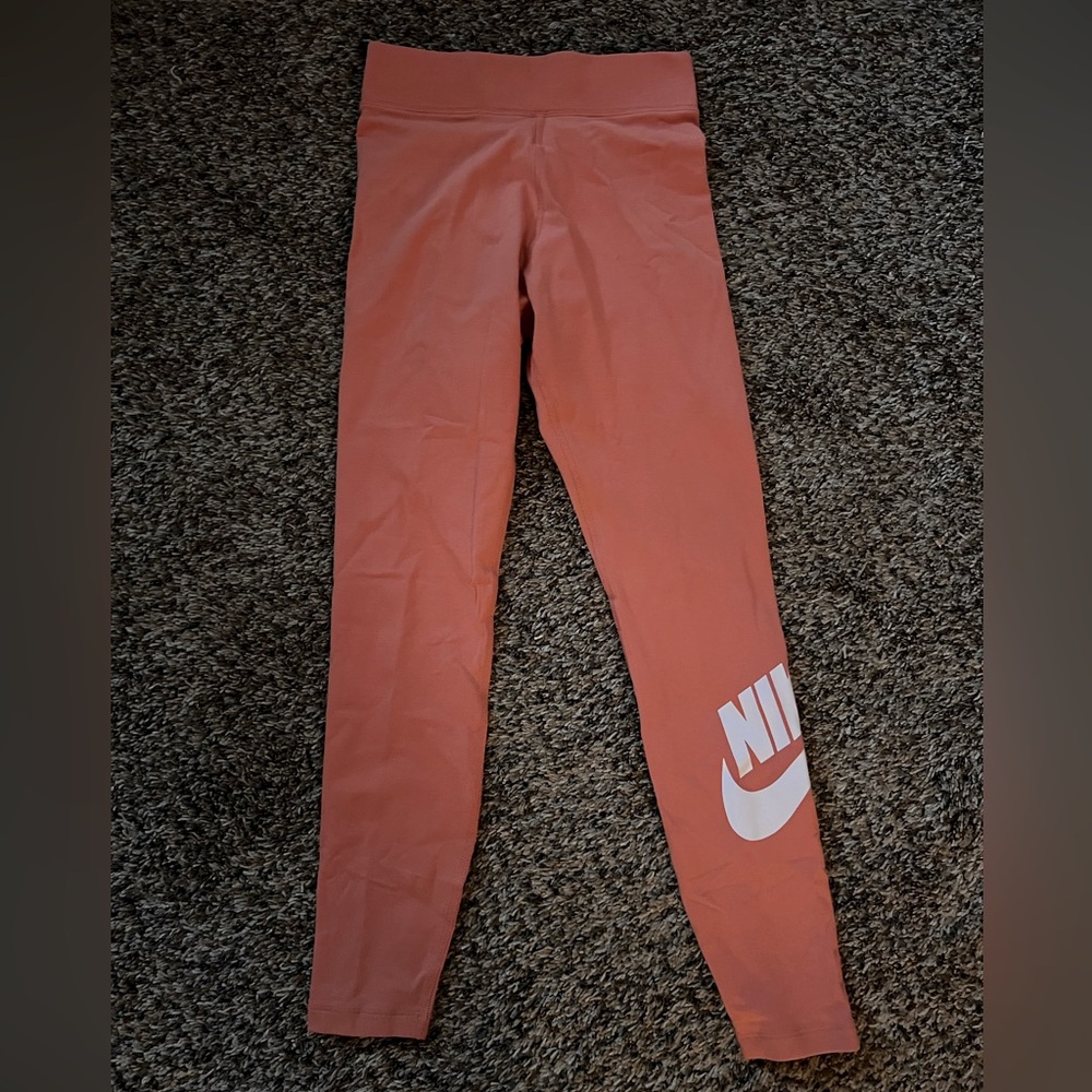 Nike Tight Fit Leggings High Waisted. NWT